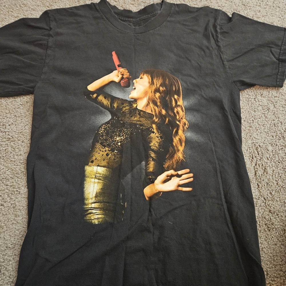 Taylor Swift RED (Taylor's Version) T-shirt